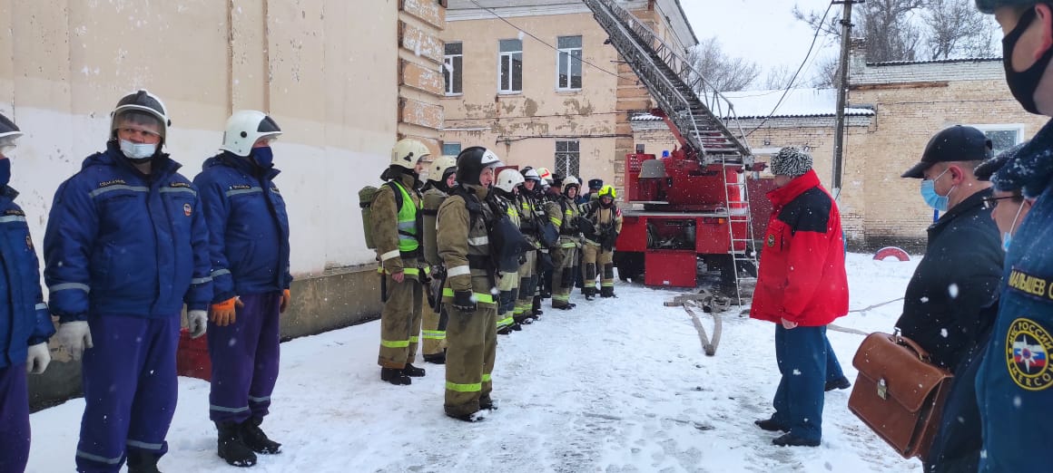 Погода в гуково на дне. РСЧС Ростовской области. Пожар в Гуково сегодня. МЧС город Гуково фото сотрудников. 2020 Учения ТП РСЧС Холмогорский район.