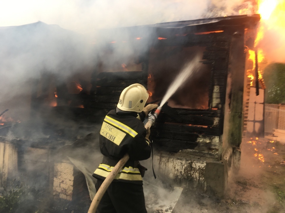 Пожар в хозяйственной постройке в Константиновском районе